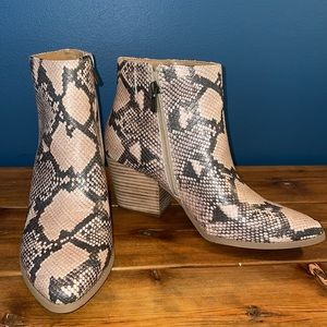 Sun + Stone Eryn Block-Heel Snake Print Pointed Toe Booties 8.5M